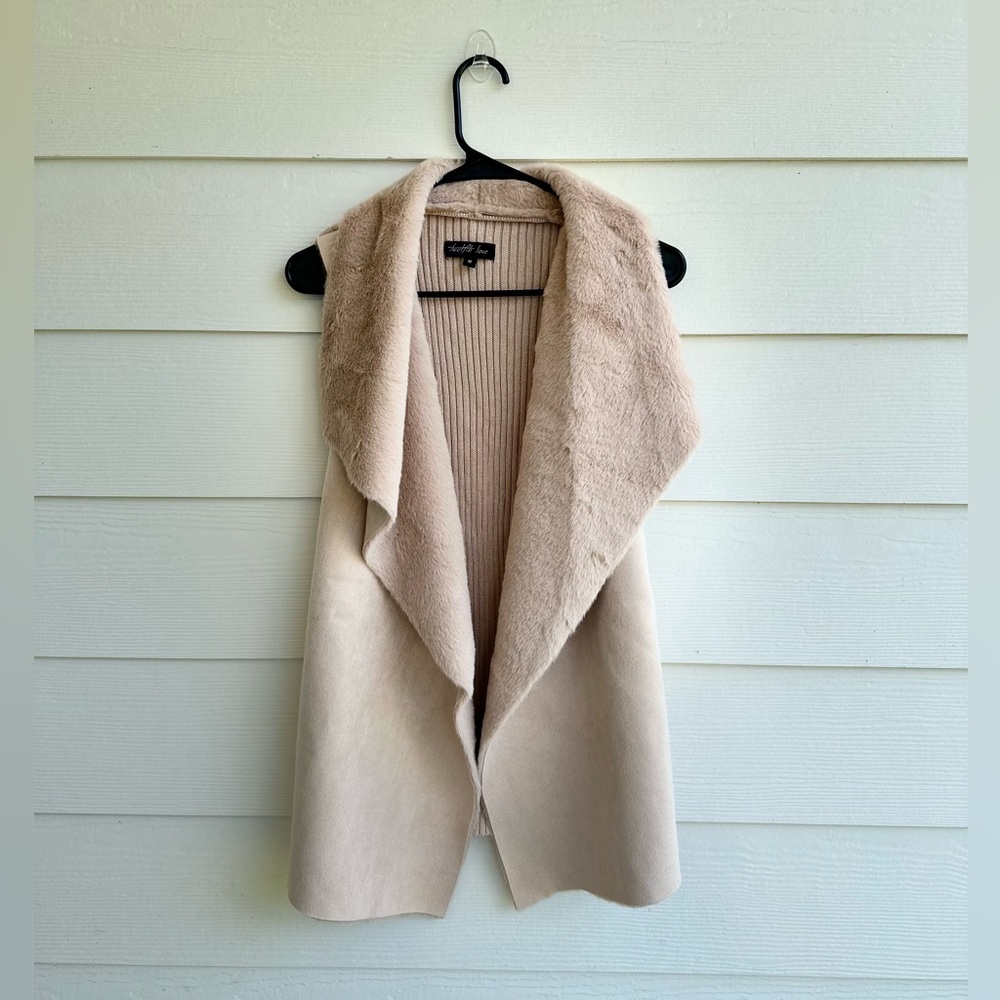 Women's Beige Sleeveless Coat